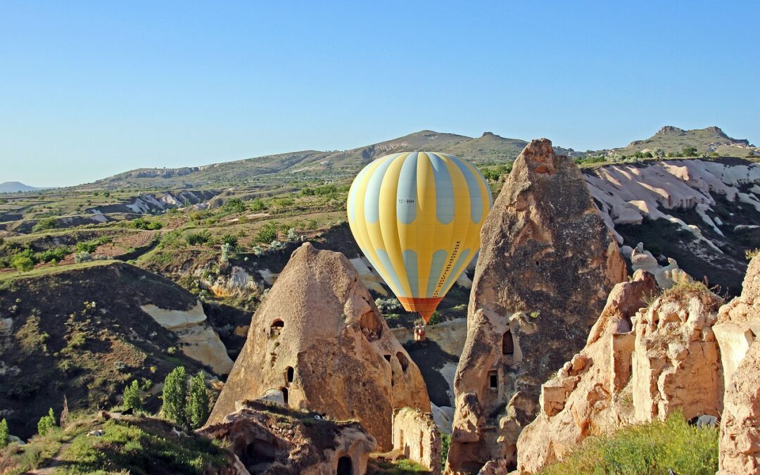 Aventura en Capadocia: Vuela en Globo Sobre los Paisajes Lunares de Turquía