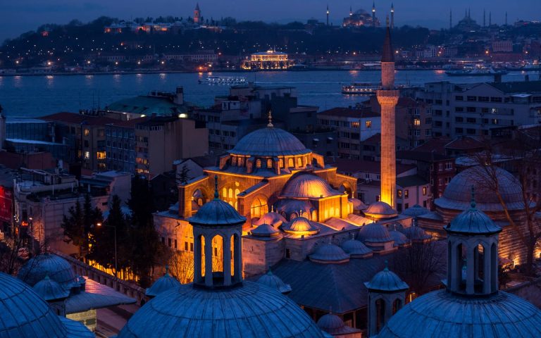 Panorama de Mezquita Azul, Estambul, Turquía.