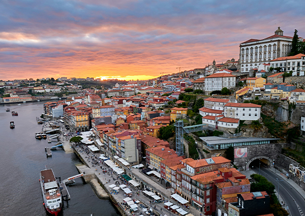 Panorámica de Oporto Portugal con el río Duero y la ciudad histórica
